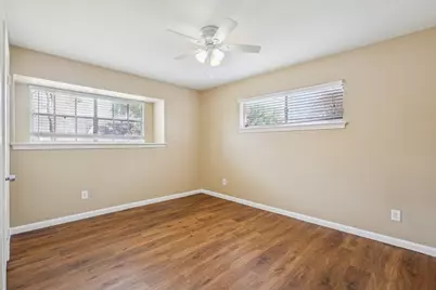 10015 Warwana Road, Houston, TX 77080 - Photo 18