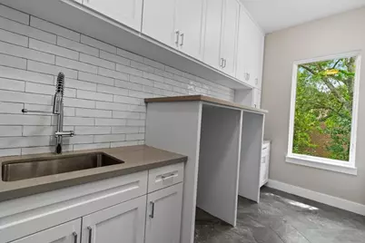 2341 Maroneal St, Houston, TX 77030 - Photo 38