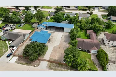 10810 Evangeline Drive, Houston, TX 77013 - Photo 32