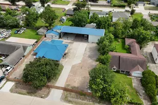 10810 Evangeline Dr, Houston, TX 77013 - Photo 32