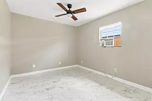 10810 Evangeline Dr, Houston, TX 77013 - Photo 20