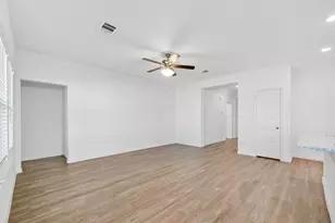 2118 Spring Hollow Dr Dr, Baytown, TX 77521 - Photo 8