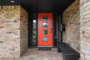 6727 Lindyann Ln, Houston, TX 77008 - Photo 2