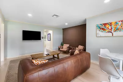 6727 Lindyann Lane, Houston, TX 77008 - Photo 4