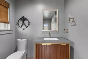 6727 Lindyann Ln, Houston, TX 77008 - Photo 12