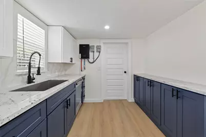 2118 Webster #3, Houston, TX 77003 - Photo 8