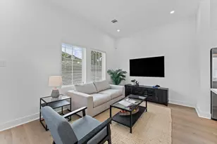 330 Neyland St, Houston, TX 77022 - Photo 8