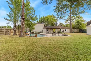 1014 E Canal Rd, Highlands, TX 77562 - Photo 34