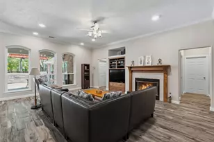 11714 Creek View Ln, Conroe, TX 77385 - Photo 8