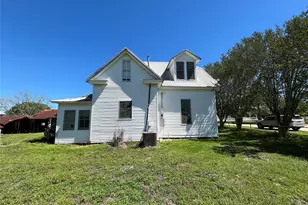 223 Walnut St, New Ulm, TX 78950 - Photo 2