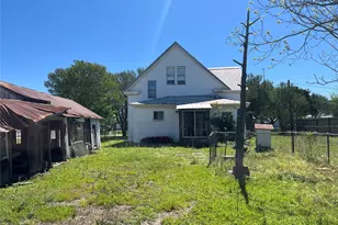 223 Walnut St, New Ulm, TX 78950 - Photo 4