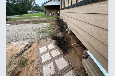 907 Daniel, Cleveland, TX 77327 - Photo 8