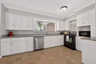 103 E Janisch Rd, Houston, TX 77022 - Photo 2