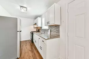 332 N 7th St, La Porte, TX 77571 - Photo 8