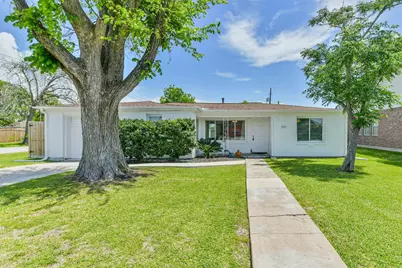 332 N 7th Street, La Porte, TX 77571 - Photo 1