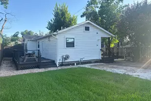 4208 Arlington St, Houston, TX 77022 - Photo 1