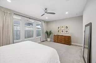 940 W 21st St, Houston, TX 77008 - Photo 12