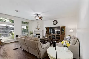 222 Willowood Dr, League City, TX 77573 - Photo 4