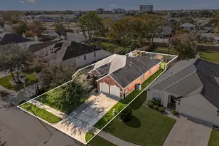 321 Holly Branch Ln, Kemah, TX 77565 - Photo 1