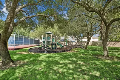 813 Lakeview Drive, Sugar Land, TX 77498 - Photo 30
