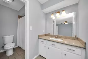 10654 Hazelhurst Dr, Houston, TX 77043 - Photo 24