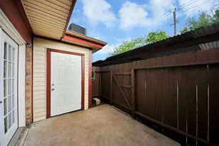 10654 Hazelhurst Dr, Houston, TX 77043 - Photo 34