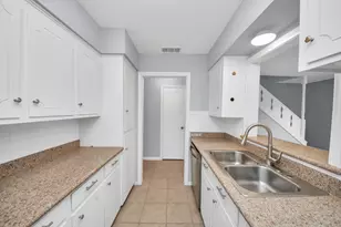 10654 Hazelhurst Dr, Houston, TX 77043 - Photo 14