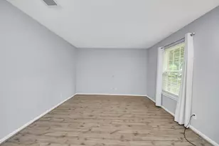 10654 Hazelhurst Dr, Houston, TX 77043 - Photo 6