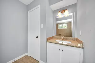10654 Hazelhurst Dr, Houston, TX 77043 - Photo 28