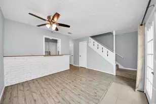 10654 Hazelhurst Dr, Houston, TX 77043 - Photo 20