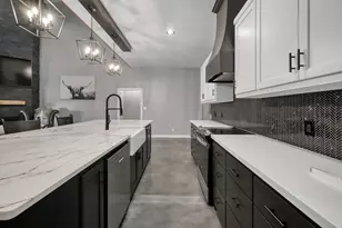 12304 Maggie Ln, Willis, TX 77318 - Photo 6