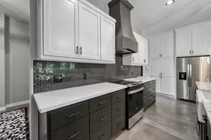 12304 Maggie Ln, Willis, TX 77318 - Photo 10