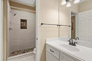 8214 Forest Gate Dr, Sugar Land, TX 77479 - Photo 22