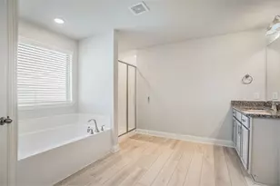 5307 W Bayou Maison Cir, Dickinson, TX 77539 - Photo 8