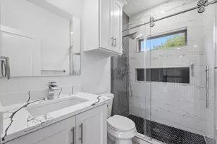 707 S Iowa St, La Porte, TX 77571 - Photo 18