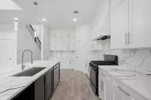 707 S Iowa St, La Porte, TX 77571 - Photo 4