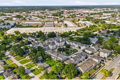 2302 Fall Run Drive, Houston, TX 77055 - Photo 10
