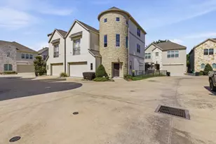 2302 Fall Run Dr, Houston, TX 77055 - Photo 4