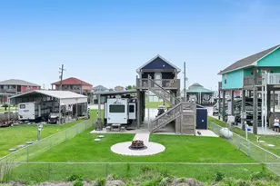 888 S East Rd, Crystal Beach, TX 77650 - Photo 10