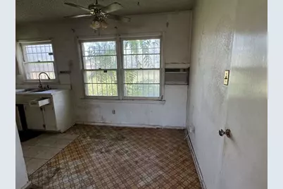 2704 E Colgate Street, Lubbock, TX 79403 - Photo 4