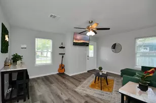 5410 Bataan Rd, Houston, TX 77033 - Photo 4