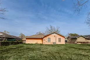 5934 Longmeadow St, Houston, TX 77033 - Photo 22