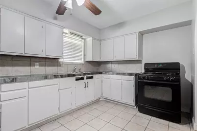 5934 Longmeadow Street, Houston, TX 77033 - Photo 12
