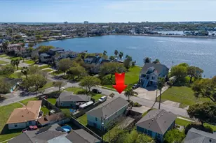1618 Bayou Shore Dr, Galveston, TX 77551 - Photo 1