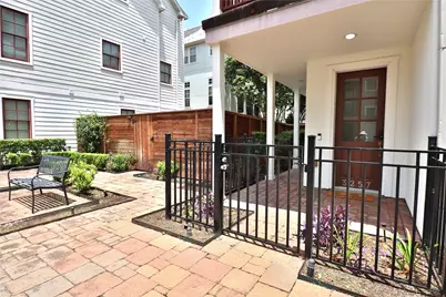 3257 Maxroy Street, Houston, TX 77008 - Photo 2