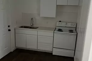 531 E 8th St, Freeport, TX 77541 - Photo 6