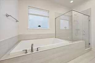 10950 Wrenwood Grn, Houston, TX 77043 - Photo 16