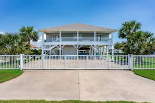 1140 Waterways Dr, Crystal Beach, TX 77650 - Photo 2