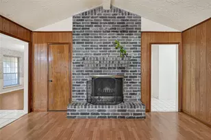 10206 Huntington Wood Dr, Houston, TX 77099 - Photo 14