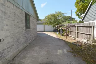 10206 Huntington Wood Dr, Houston, TX 77099 - Photo 22